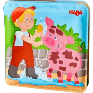 Igrača za v vodo, primerna za najmanjše otroke od 18 mesecev starosti, bo poskrbela za čudovito zabavo med večernim kopanjem. Danes bo vse na kmetiji le