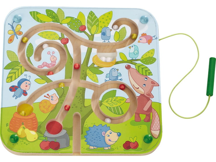 Leseni labirint s kroglicami treh barv, ki jih je treba s palico z magnetom po stezici popeljati do tiste prave košare sadja (rdeče kakor jabolka, rumene kot