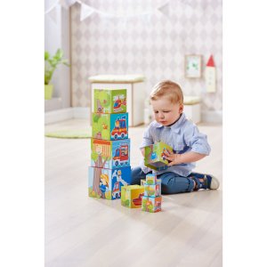 Zložljive kocke za otroke od 12 mesecev dalje. Deset različno velikih kock je mogoče sestaviti v piramido ali pa jih vložiti eno v drugo. Izdelane so iz