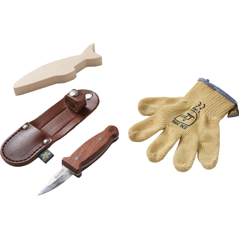 Preizkusite rezbarsko obrt s tem praktičnim osnovnim setom Terra Kids. Izredno robusten nož, rokavice, odporne na ureznine in ena lesena ribica iz posebej