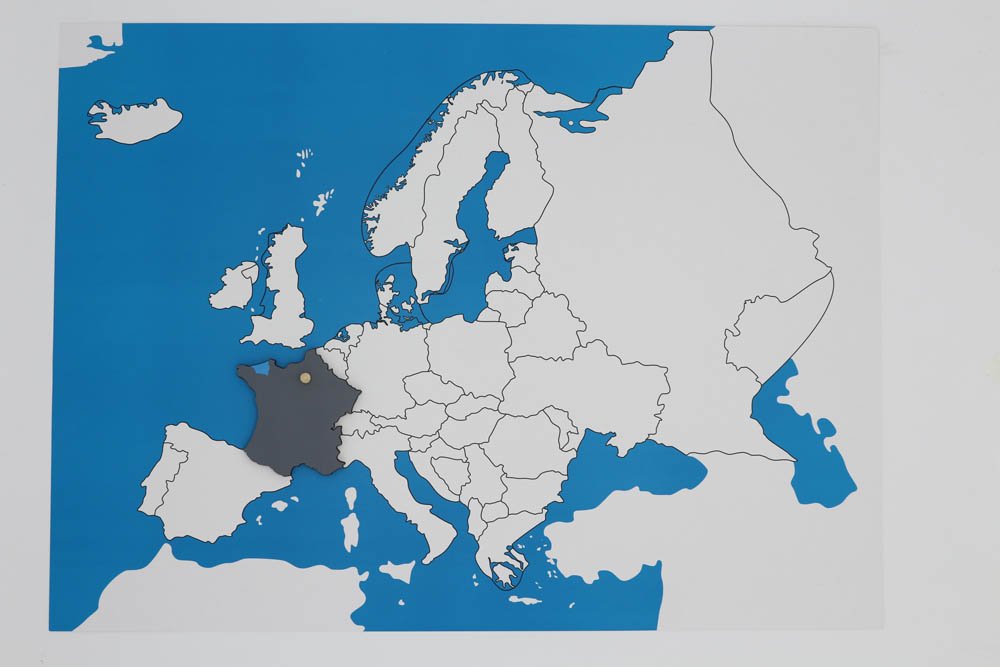 Kontrolna karta Kontrolne karte se uporabljajo v kombinaciji s posameznimi lesenimi vstavljankami. So v pomoč vzgojiteljem in starejšim otrokom. Kontrolne kart so prazne in