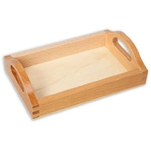 Majehn leseni pladenj uidelane za izvajanje aktivnosti vsakdanjega življenja. Velikost izdelka: 20cm x 12,5cm x 6cm.