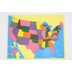 Sestavljanka se uporablja po predhodnem delu s sestavljanko celin. Otroku razložimo, da se posamezne celine tudi razdelijo na države. Otrokom pomaga pri